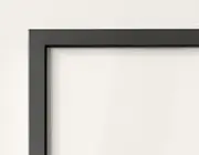 Détail du coin du cadre actuel, finition noir mat